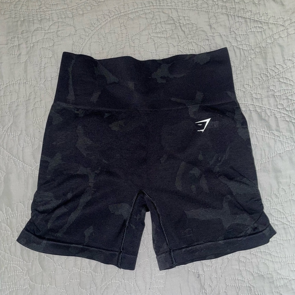Black Gymshark adapt shorts